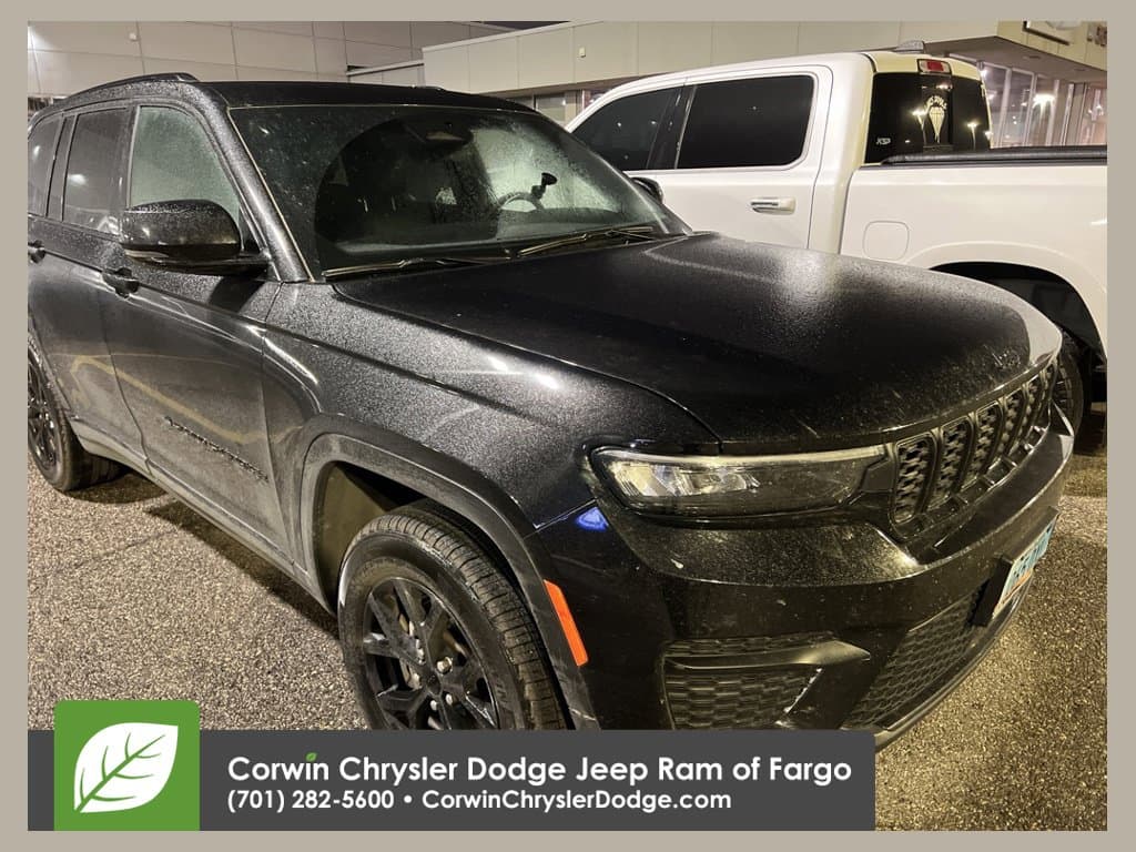 2025 Jeep Grand Cherokee Laredo — photo 1 of 28
