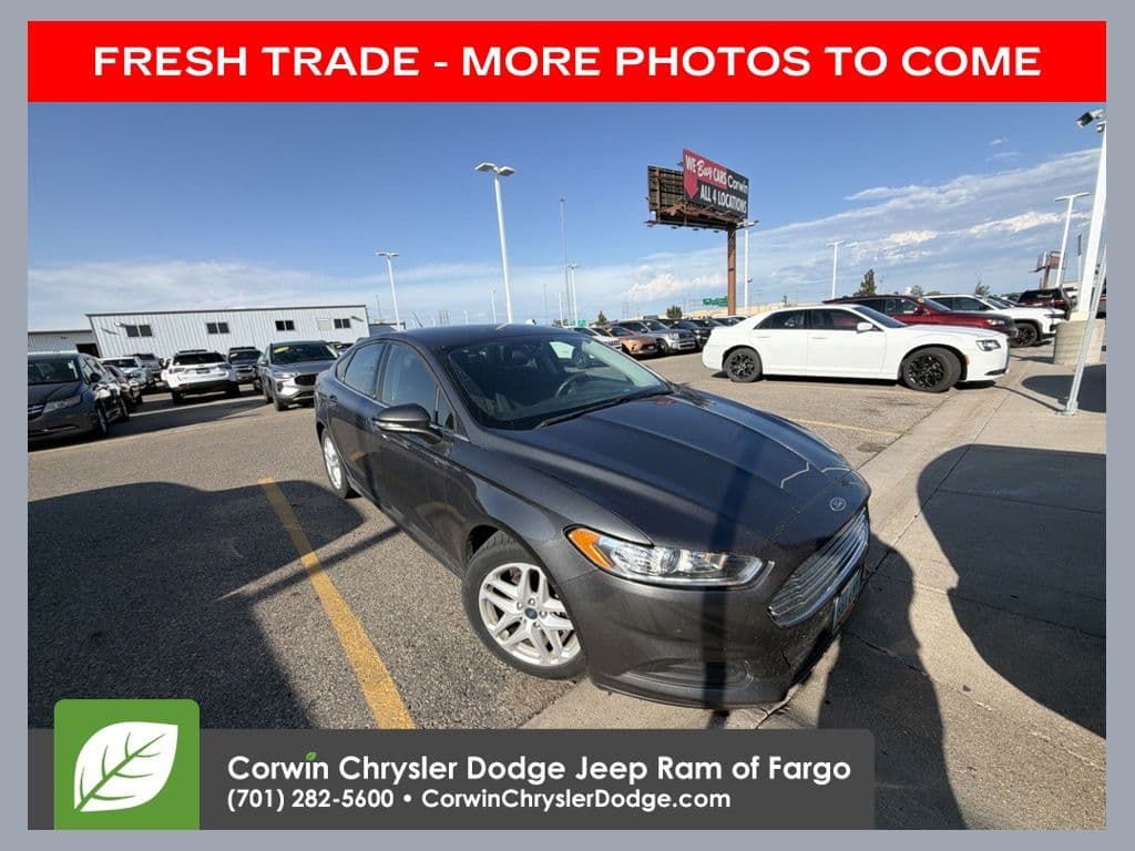 2016 Ford Fusion SE — photo 1 of 17
