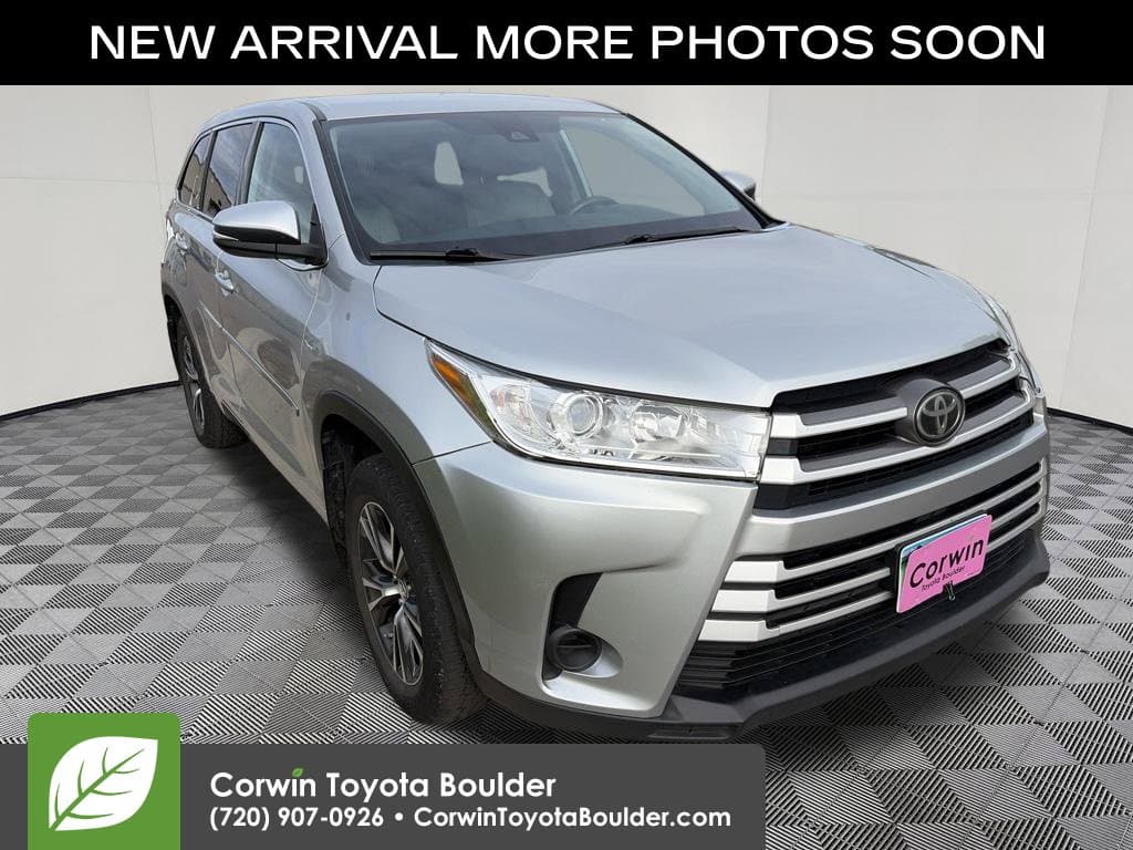 2018 Toyota Highlander LE — photo 1 of 14