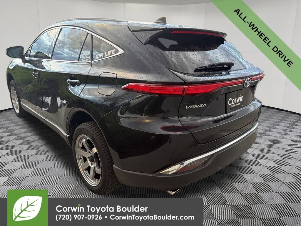 2021 Toyota Venza XLE — photo 1 of 37