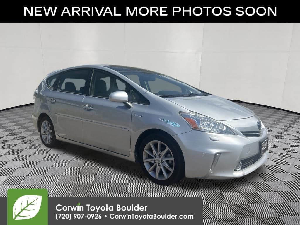 2014 Toyota Prius v Five — photo 1 of 15
