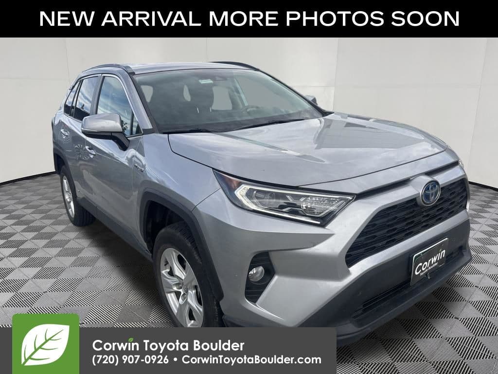 2020 Toyota RAV4 Hybrid XLE — photo 1 of 14