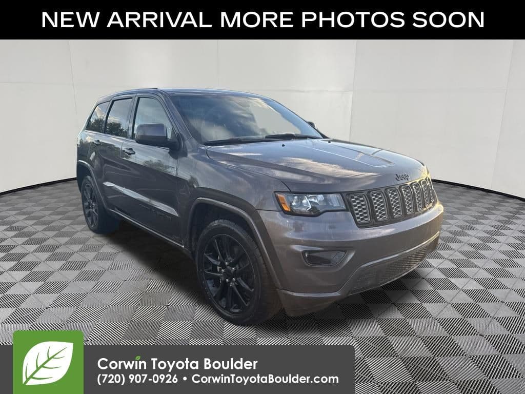 2017 Jeep Grand Cherokee Altitude — photo 1 of 15