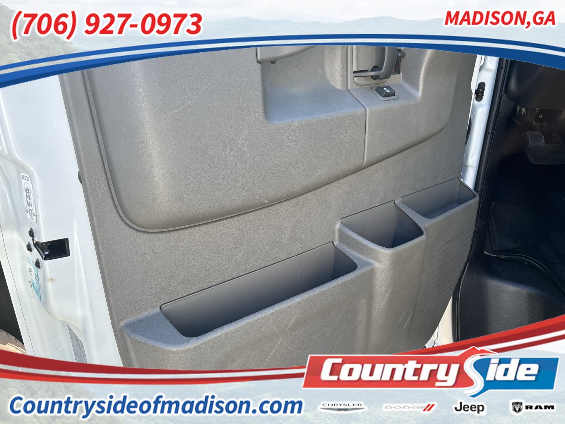 2025 Chevrolet Express Passenger LT — photo 1 of 26