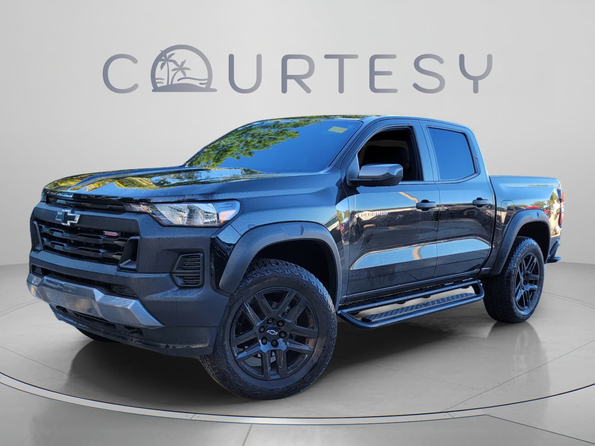 2025 Chevrolet Colorado 4WD Trail Boss — photo 1 of 31