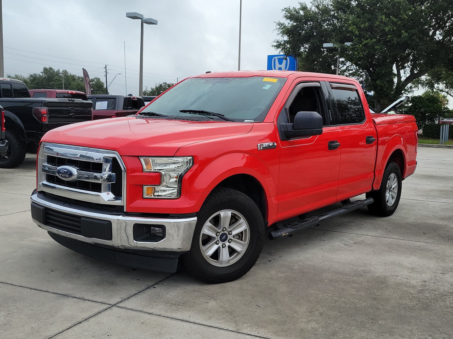 2017 Ford F-150 XLT — photo 1 of 31