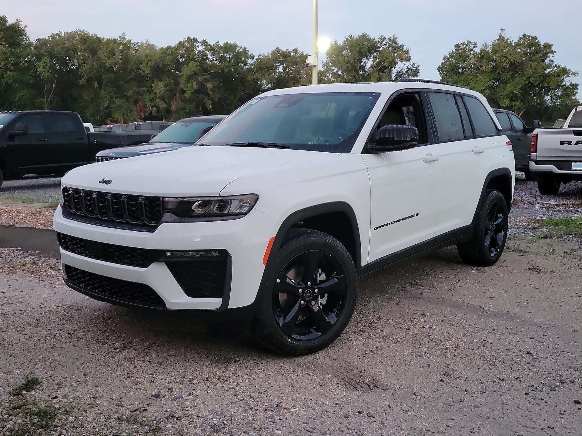 2027 Jeep Grand Cherokee Limited — photo 1 of 46