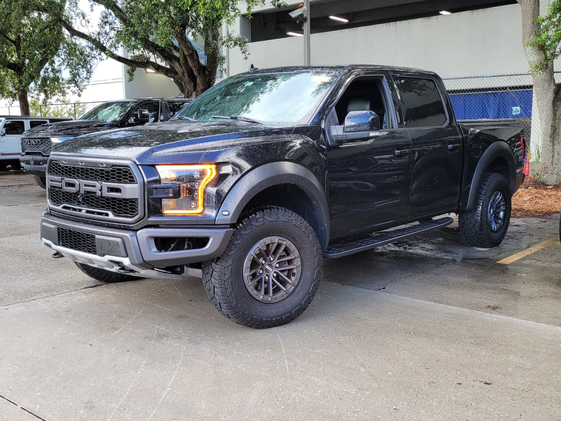 2020 Ford F-150 Raptor — photo 1 of 33