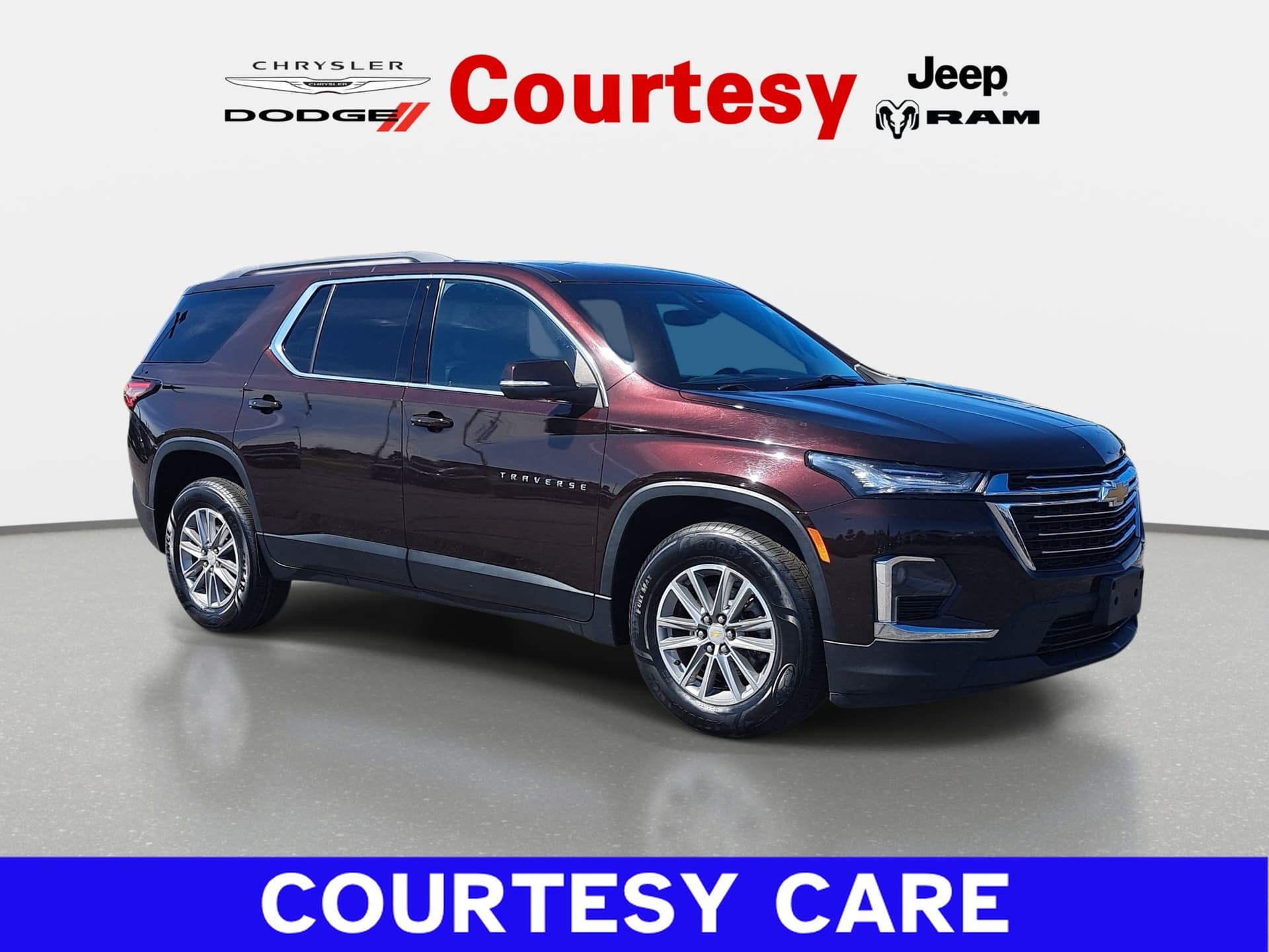 2022 Chevrolet Traverse LT Leather — photo 1 of 37