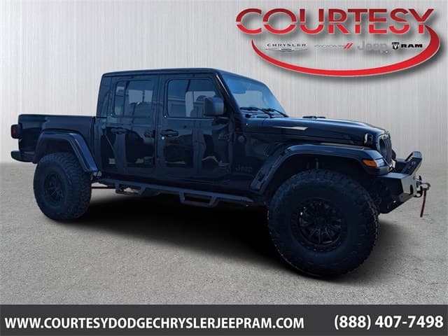 Foto de 2025 Jeep Gladiator NIGHTHAWK 4X4