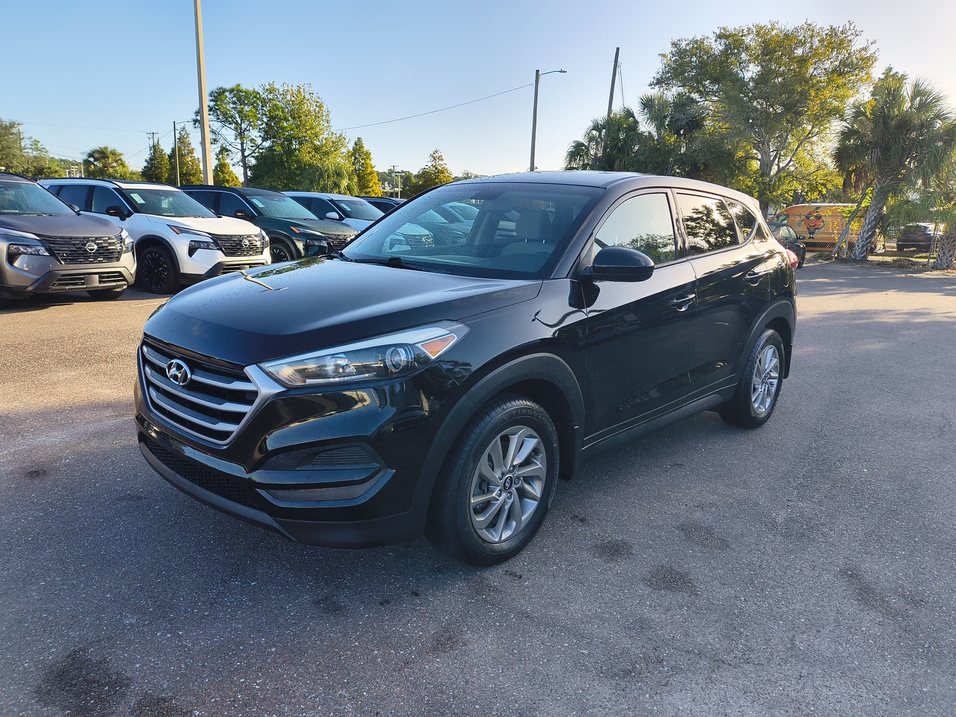 2017 Hyundai Tucson SE — photo 1 of 33