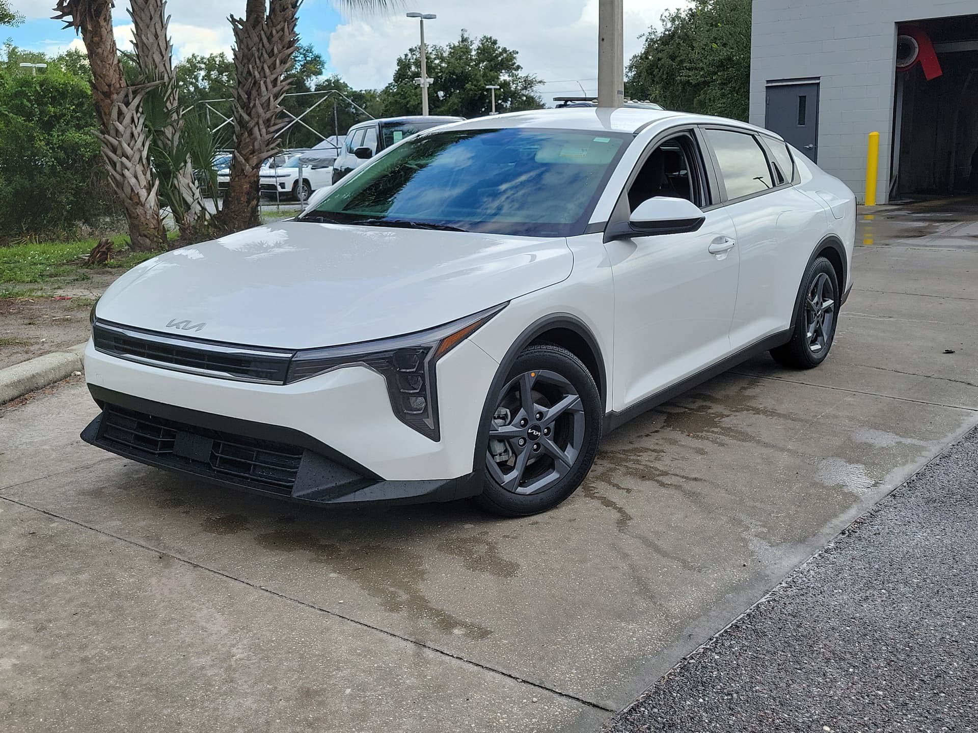 2025 Kia K4 LXS — photo 1 of 33