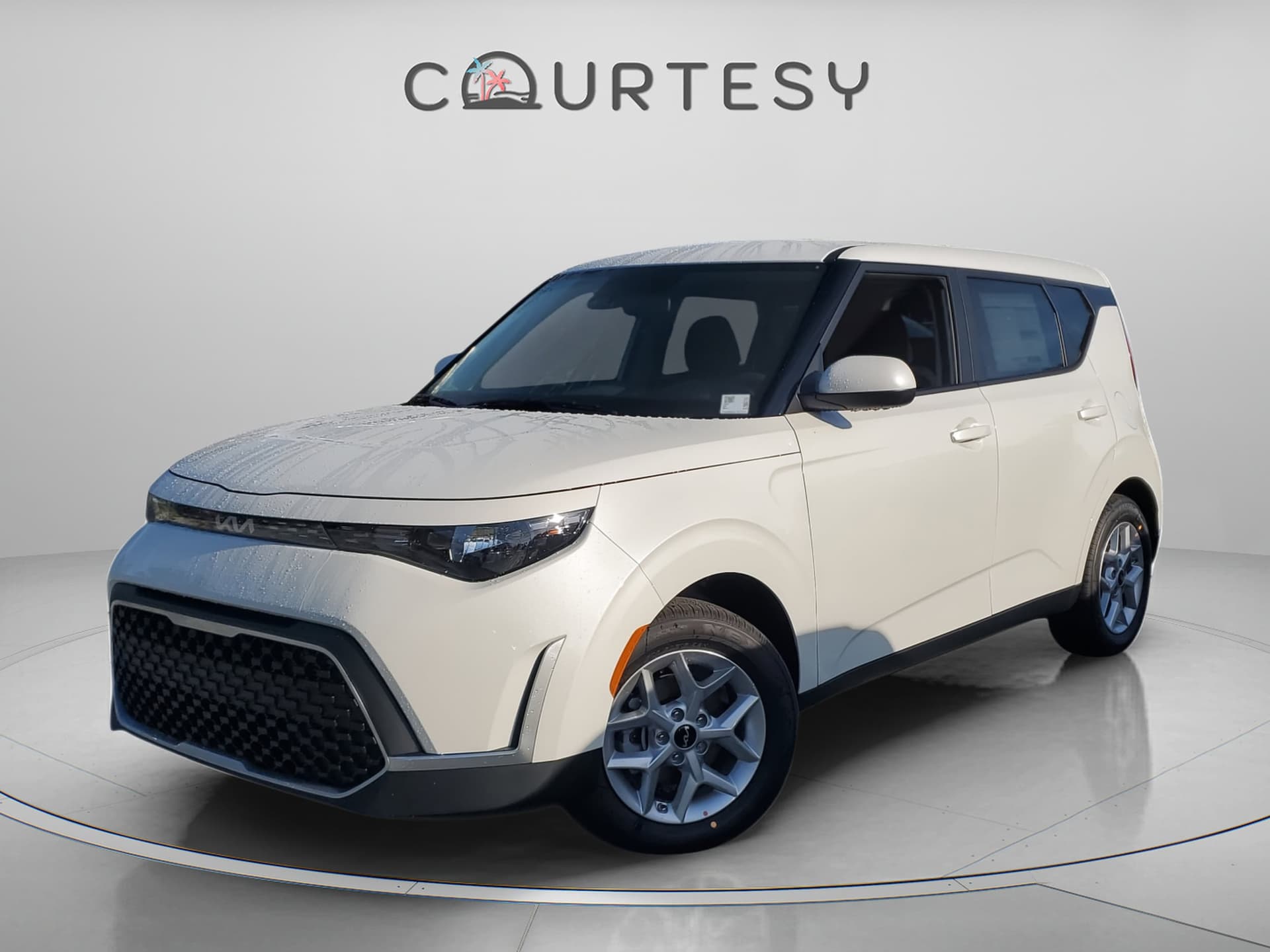 2025 Kia Soul LX — photo 1 of 33