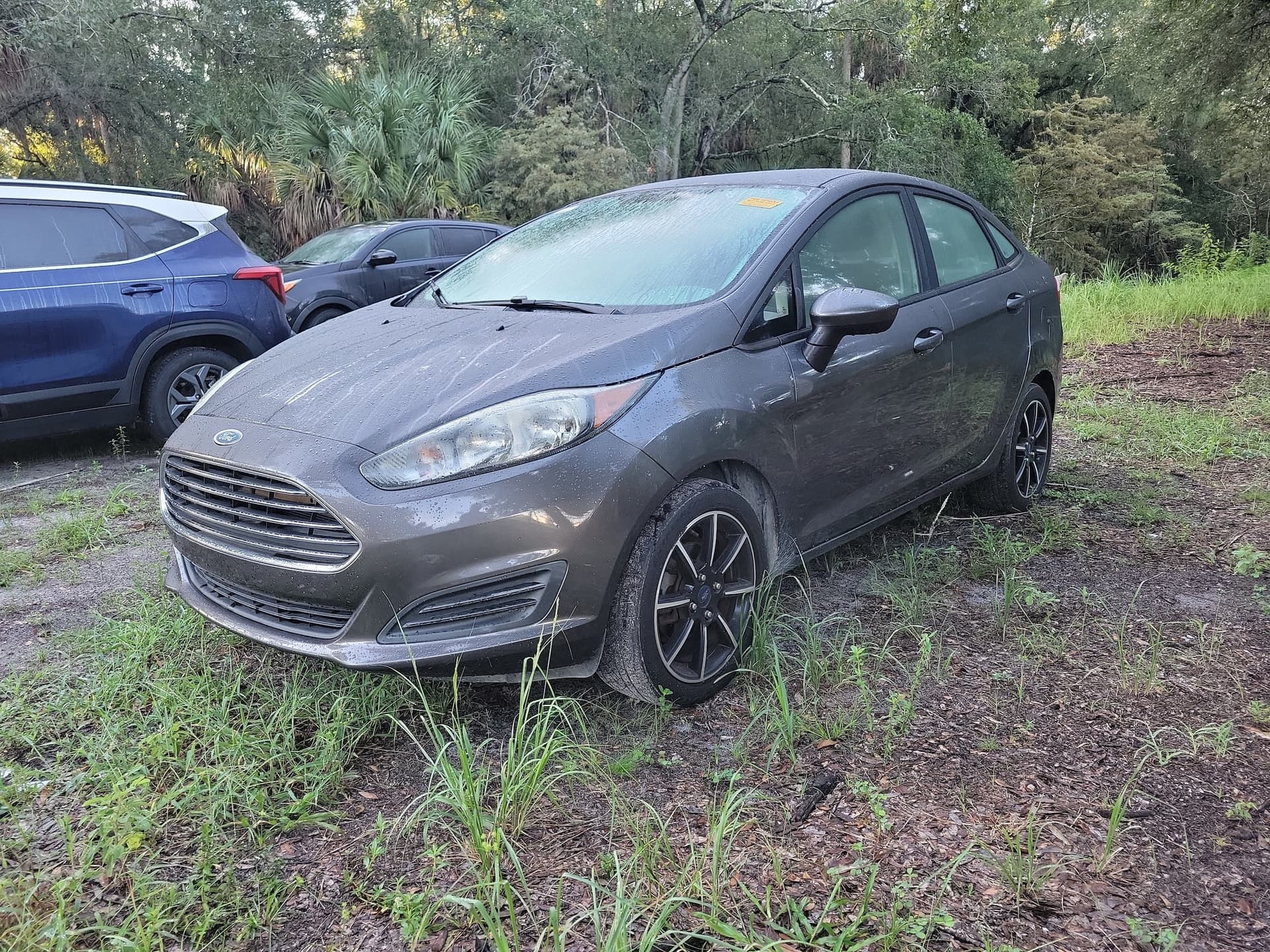 2017 Ford Fiesta SE — photo 1 of 32