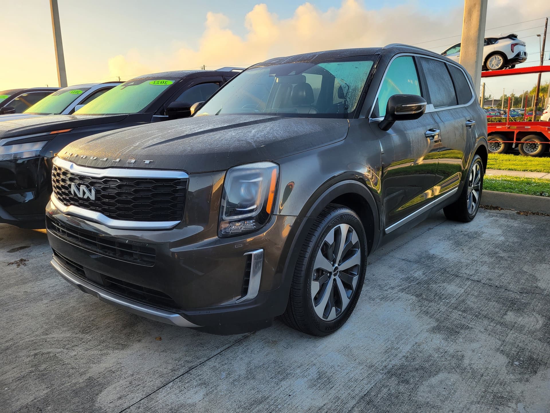 2022 Kia Telluride S — photo 1 of 32