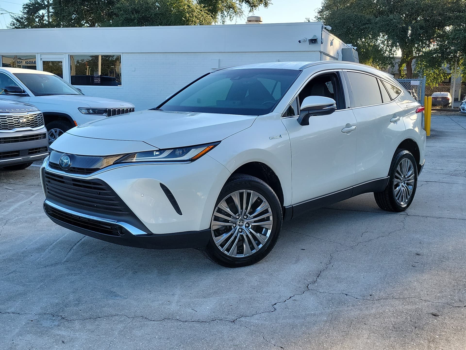 2021 Toyota Venza LE — photo 1 of 35