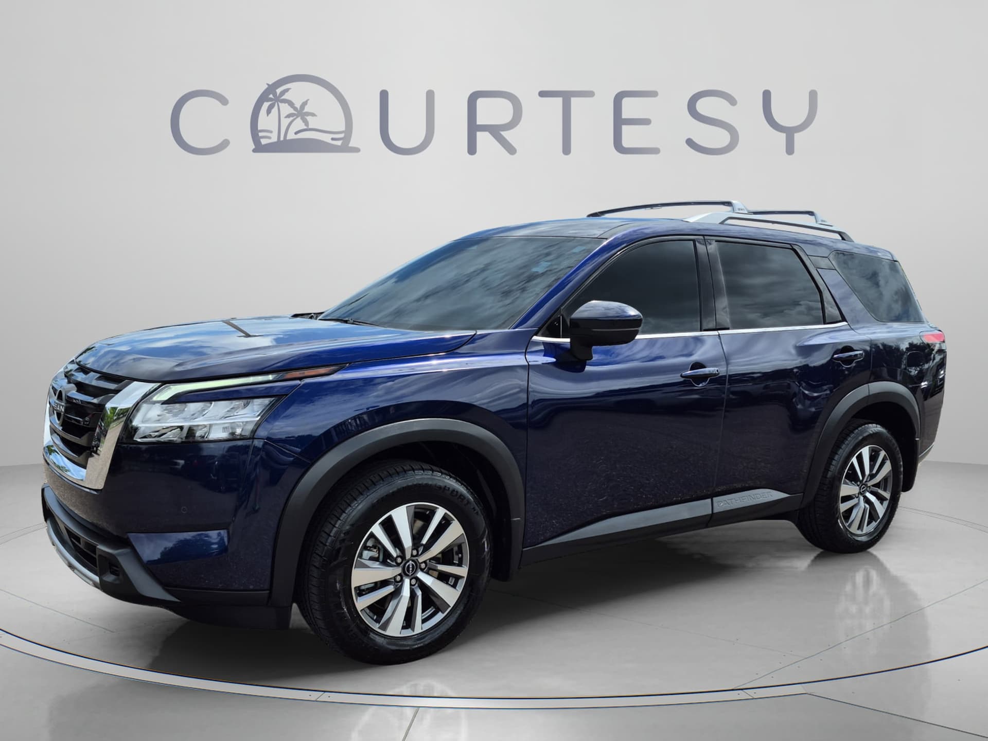 2023 Nissan Pathfinder SL — photo 1 of 47