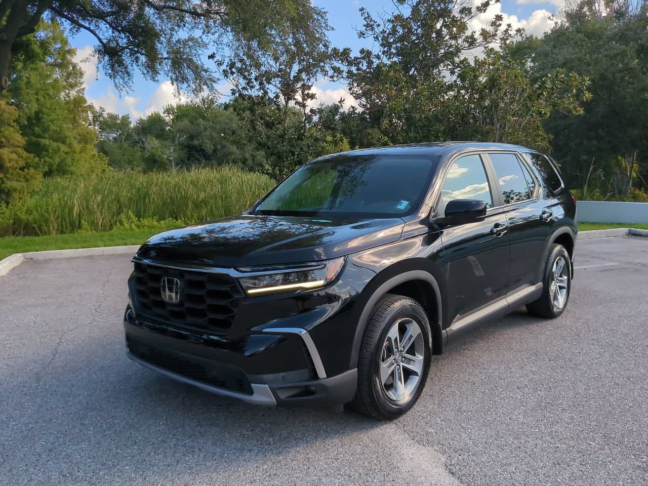 2024 Honda Pilot EX-L 7 Passenger — photo 1 of 43