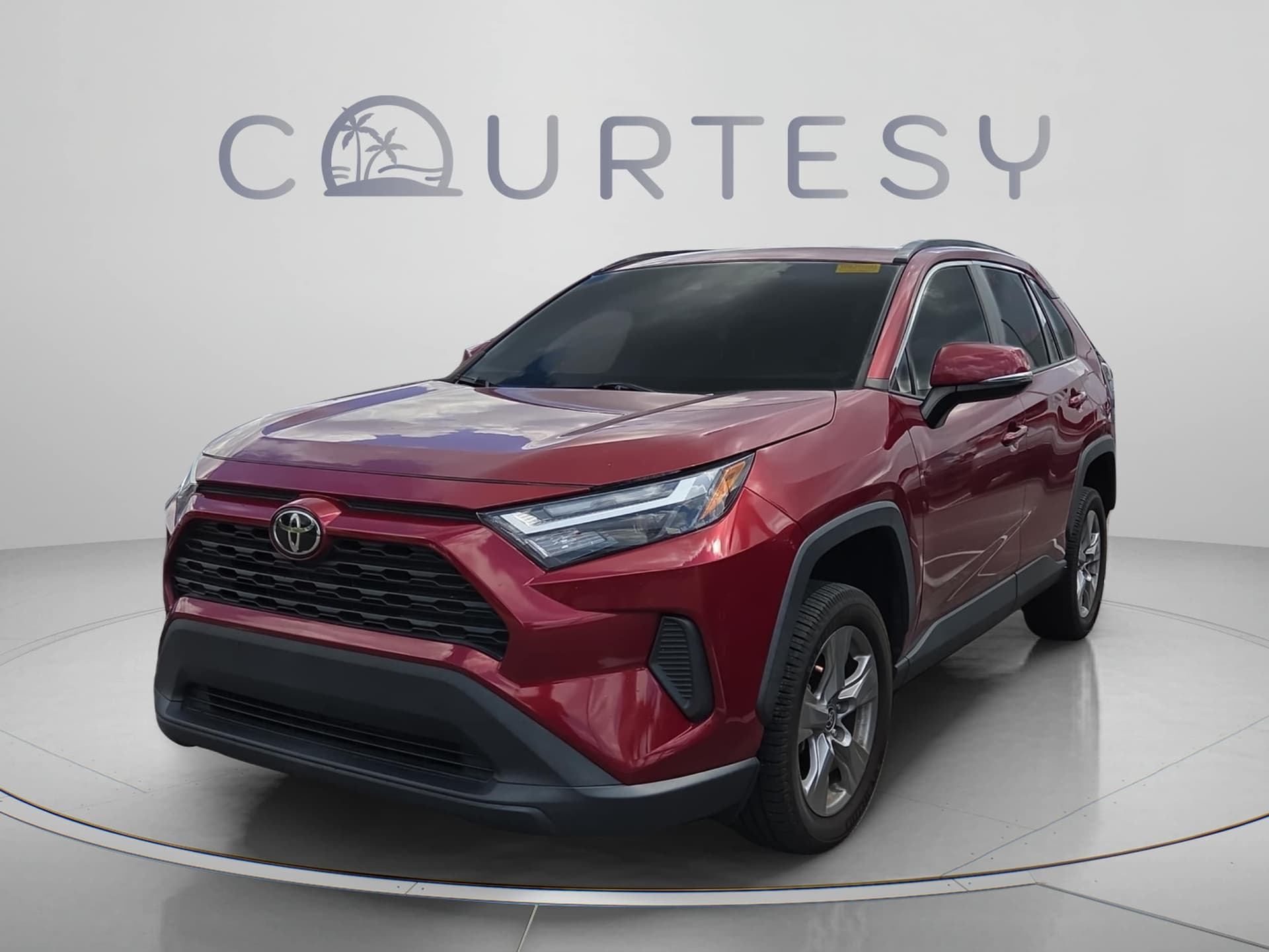 2022 Toyota RAV4 XLE — photo 1 of 11