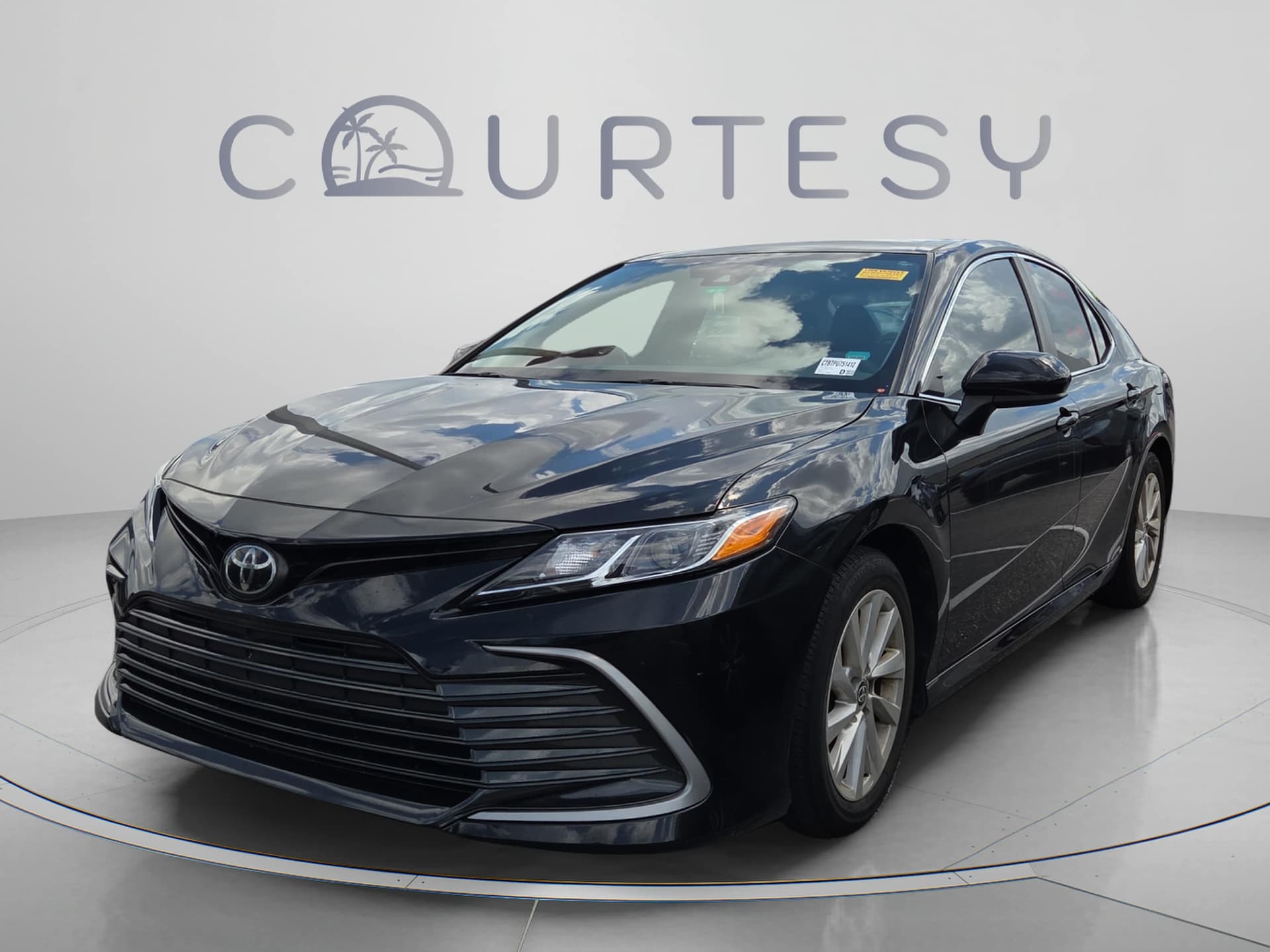 2023 Toyota Camry LE — photo 1 of 10