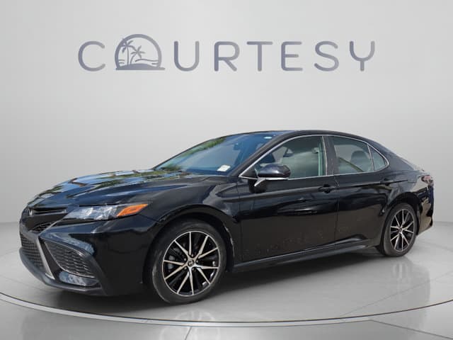 2023 Toyota Camry SE — photo 1 of 35