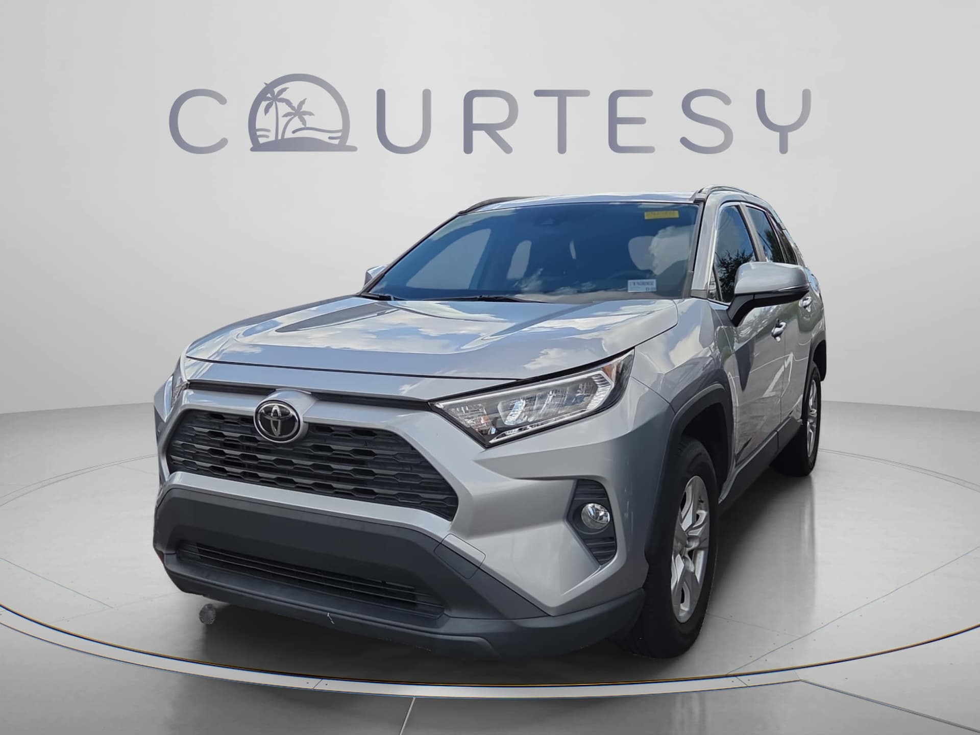 2019 Toyota RAV4 XLE — photo 1 of 10