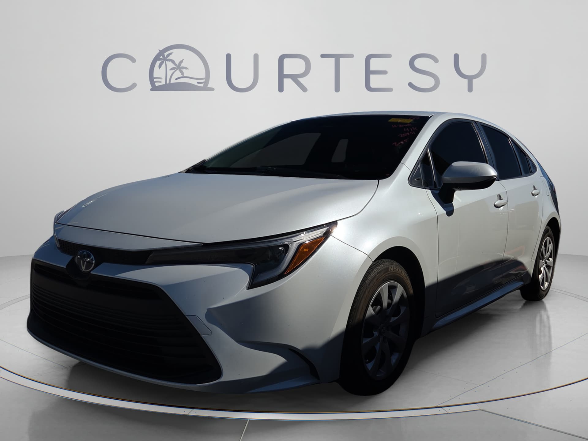 2025 Toyota Corolla Hybrid LE — photo 1 of 11