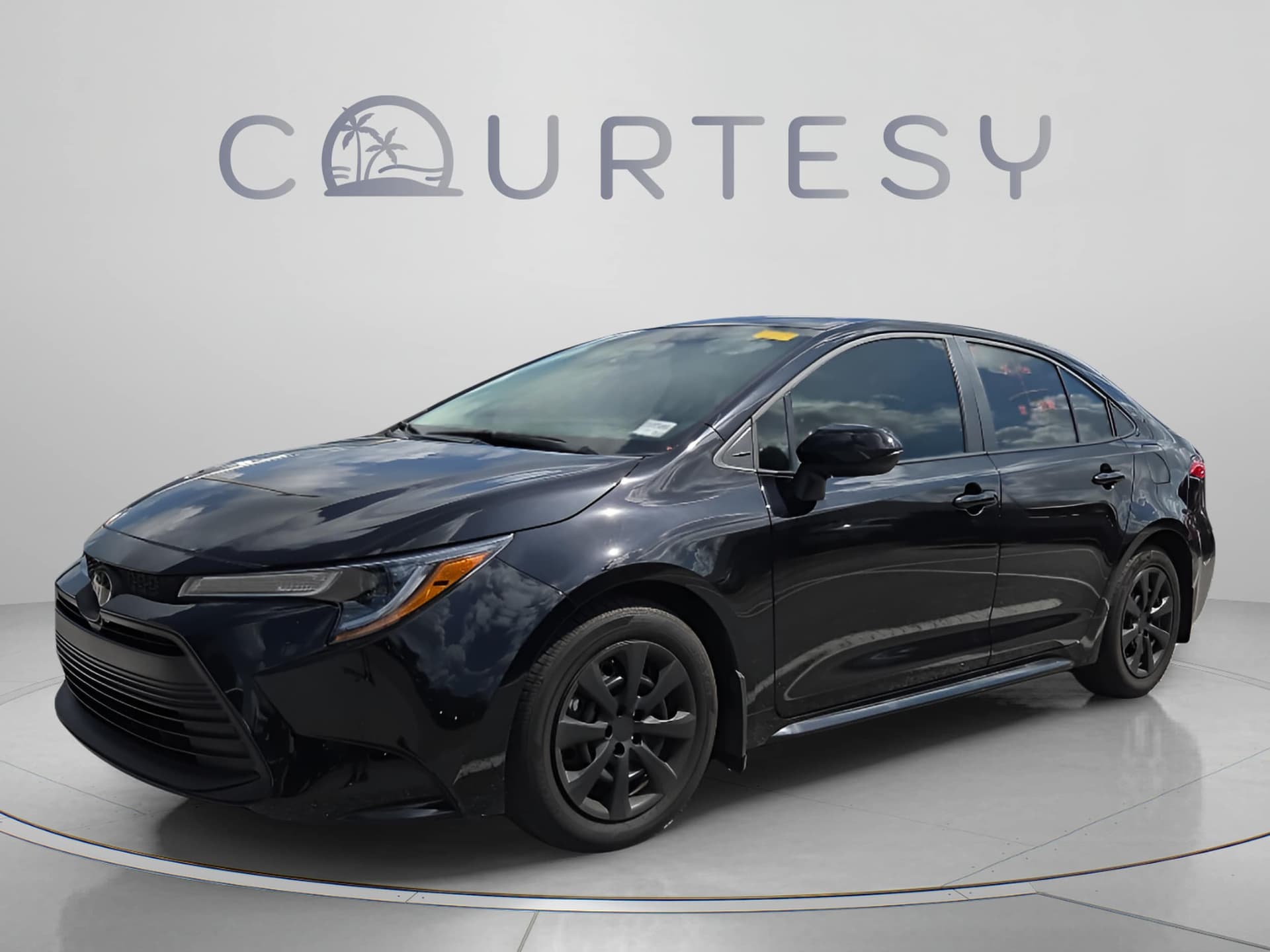 2025 Toyota Corolla LE — photo 1 of 13