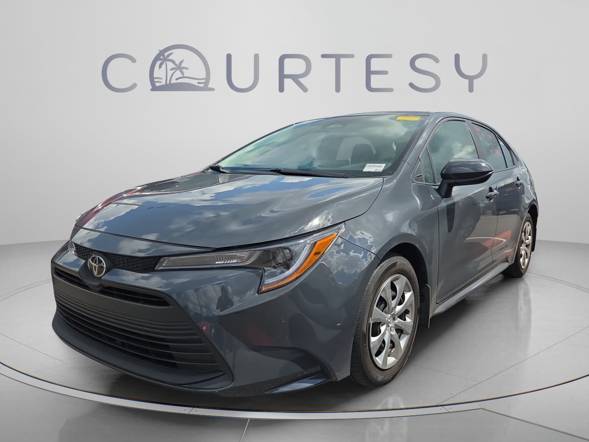 2025 Toyota Corolla LE — photo 1 of 9