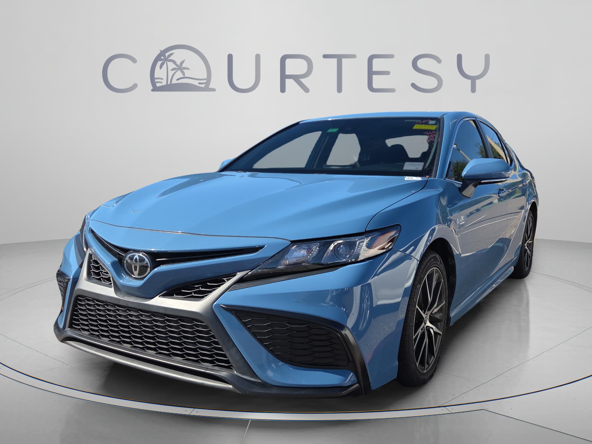 2024 Toyota Camry SE — photo 1 of 11