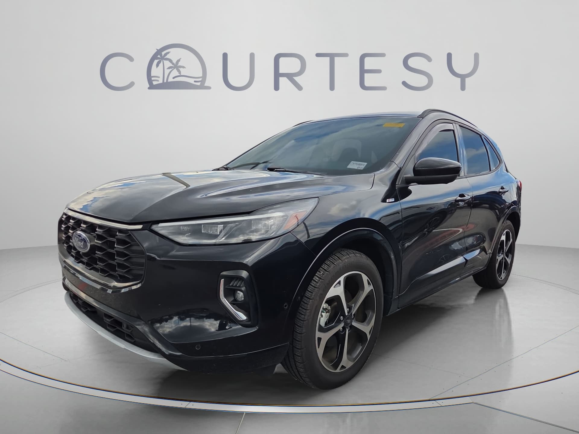 2023 Ford Escape ST-Line Elite — photo 1 of 9
