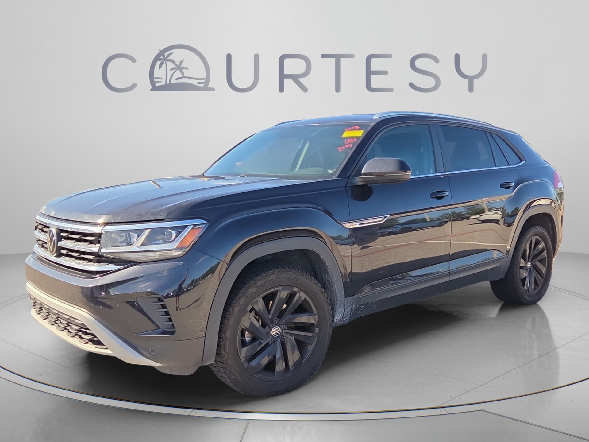 2023 Volkswagen Atlas Cross Sport 2.0T SE w/Technology — photo 1 of 13