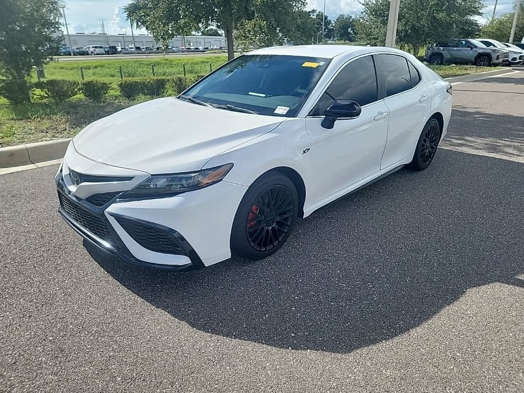 2023 Toyota Camry SE — photo 1 of 9