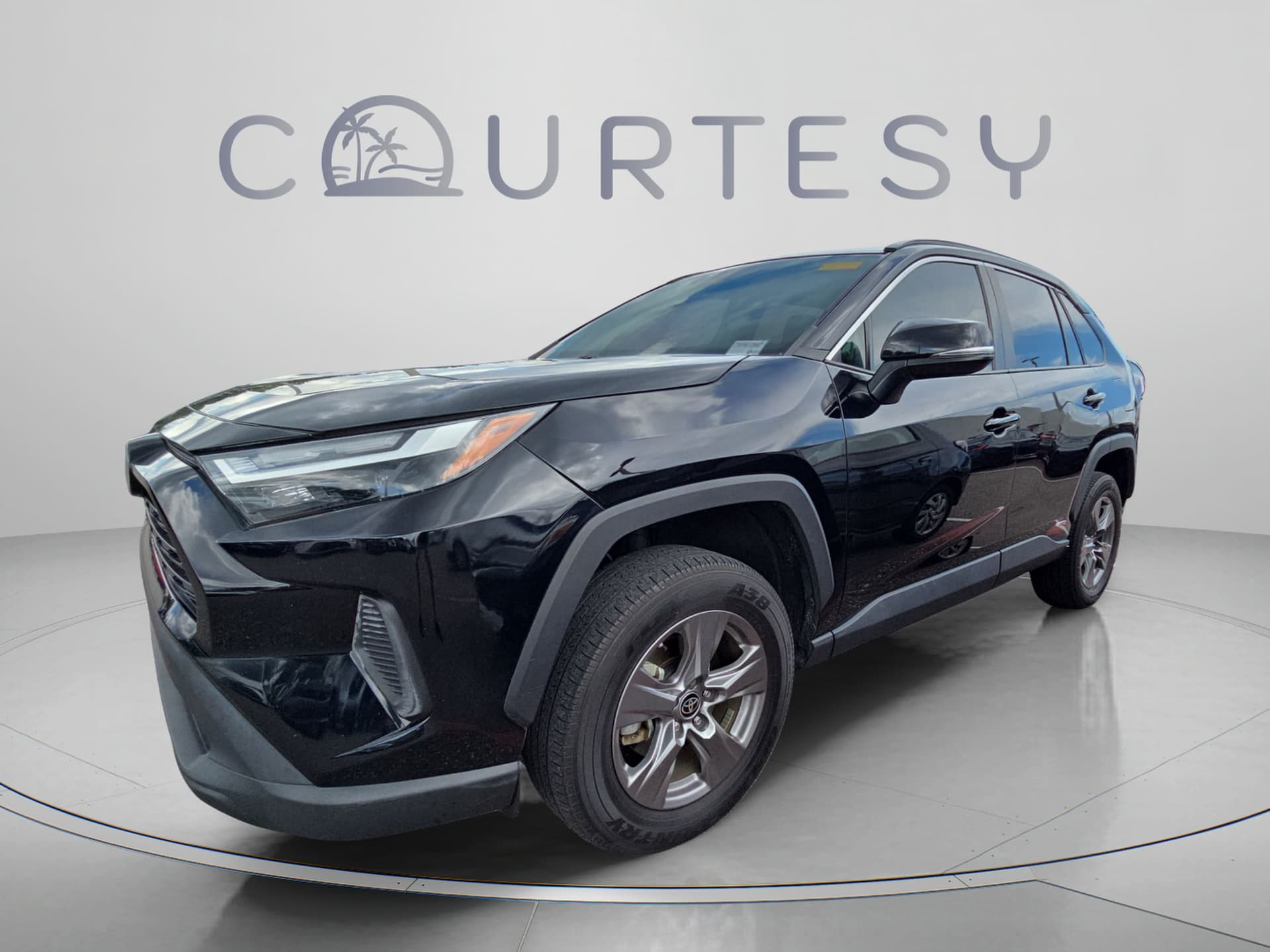 2024 Toyota RAV4 Hybrid LE — photo 1 of 9