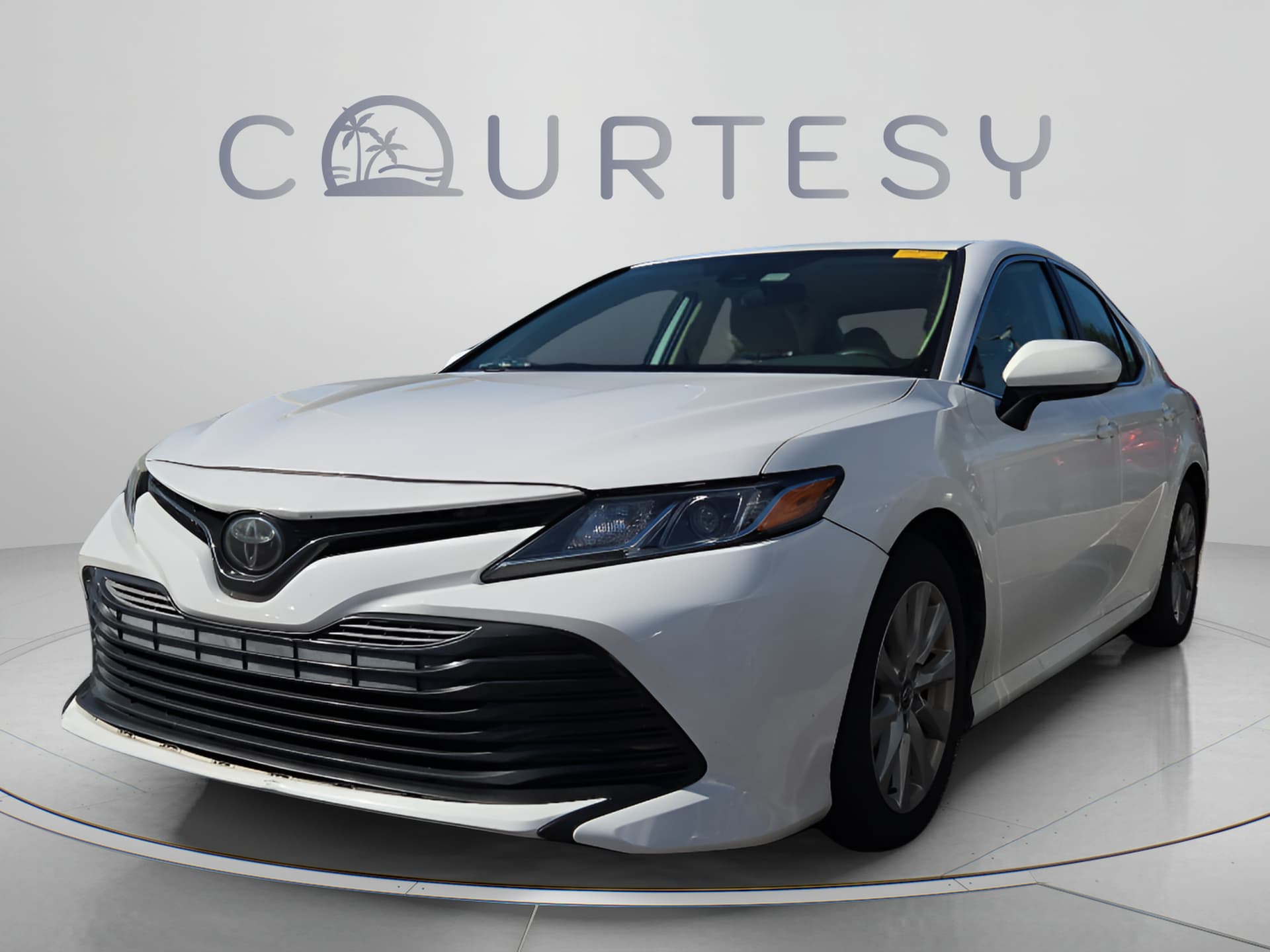 2019 Toyota Camry LE — photo 1 of 10