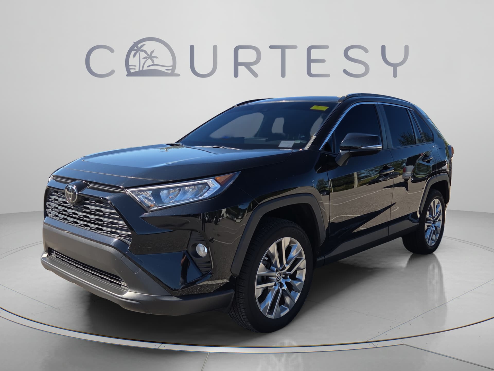2019 Toyota RAV4 XLE Premium — photo 1 of 10