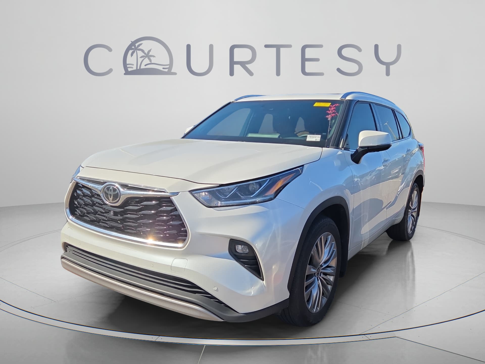 2022 Toyota Highlander Platinum — photo 1 of 11