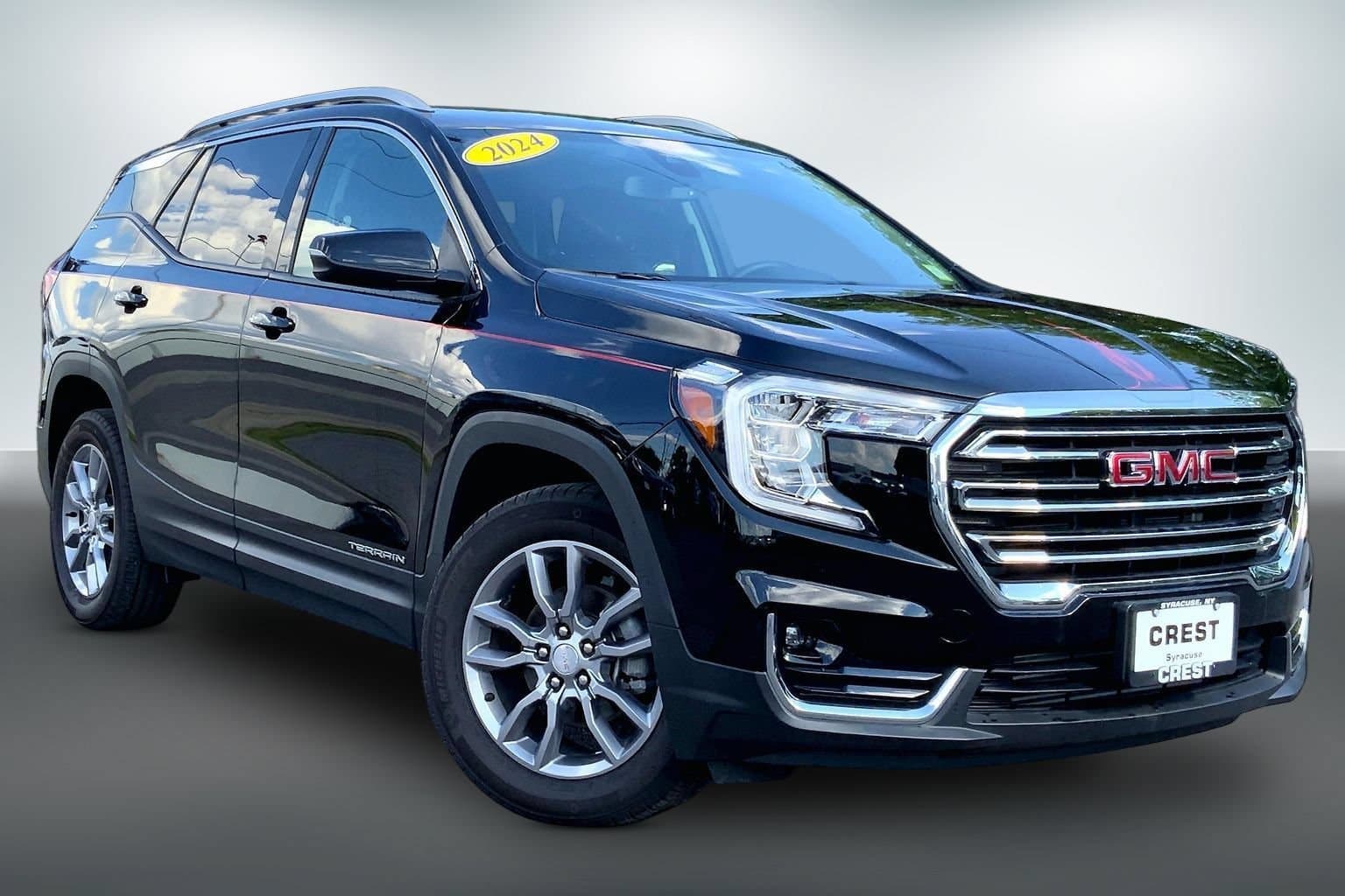 2024 GMC Terrain SLT — photo 1 of 32