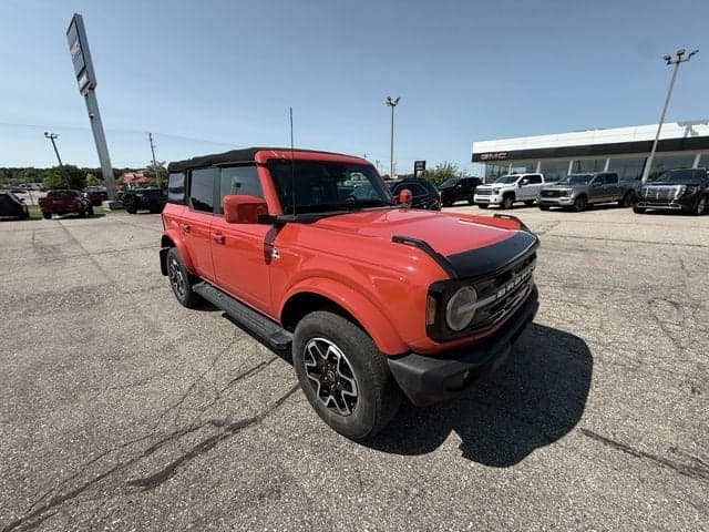 2023 Ford Bronco Base — photo 1 of 7