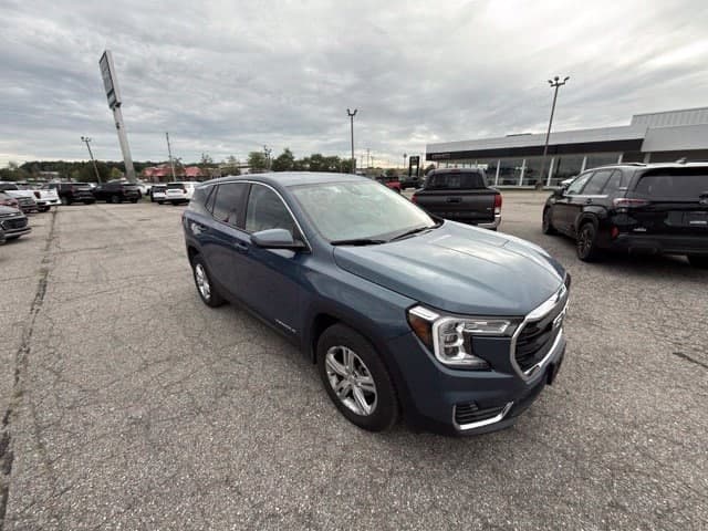 2024 GMC Terrain SLE — photo 1 of 7