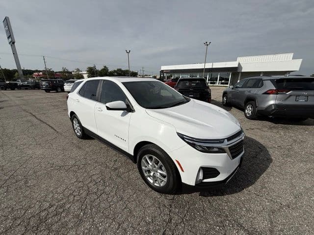 2022 Chevrolet Equinox LT — photo 1 of 7