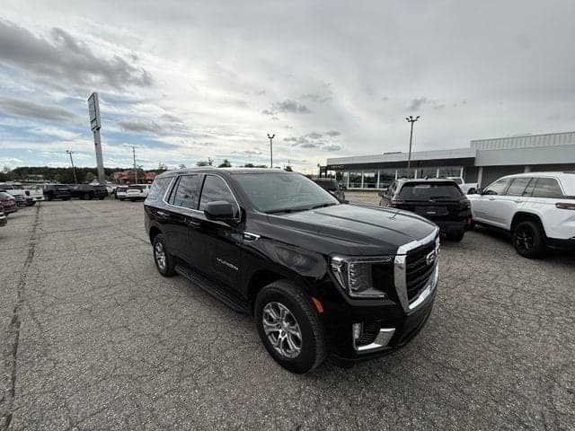 2023 GMC Yukon SLE — photo 1 of 7