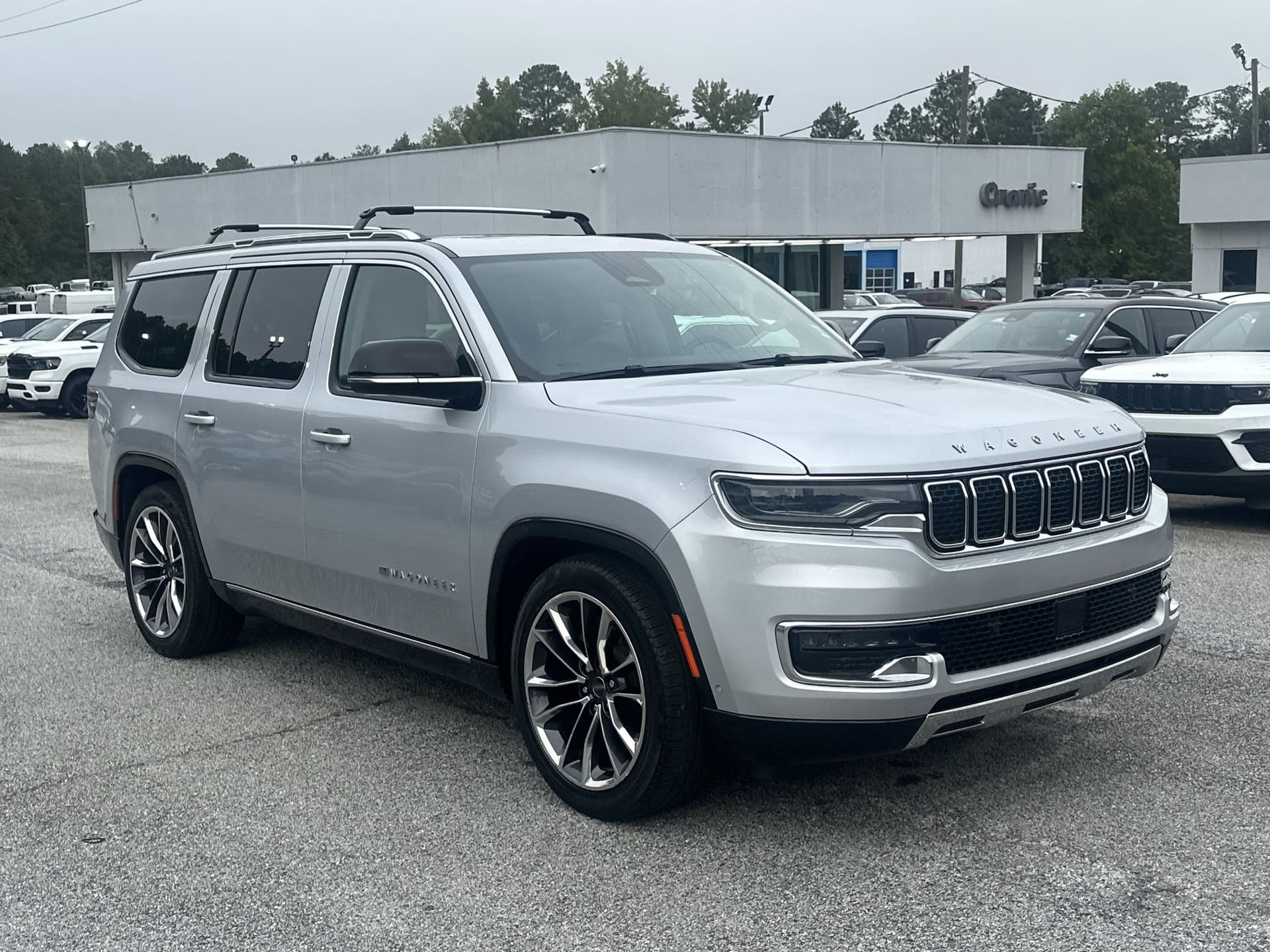 2023 Jeep Wagoneer Series III — photo 1 of 31