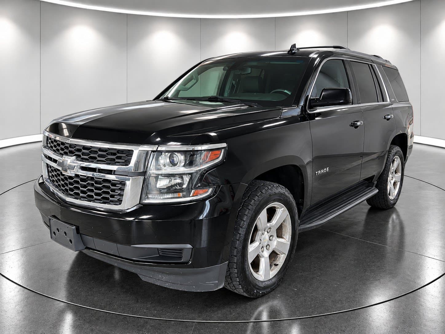 2017 Chevrolet Tahoe LS — photo 1 of 32