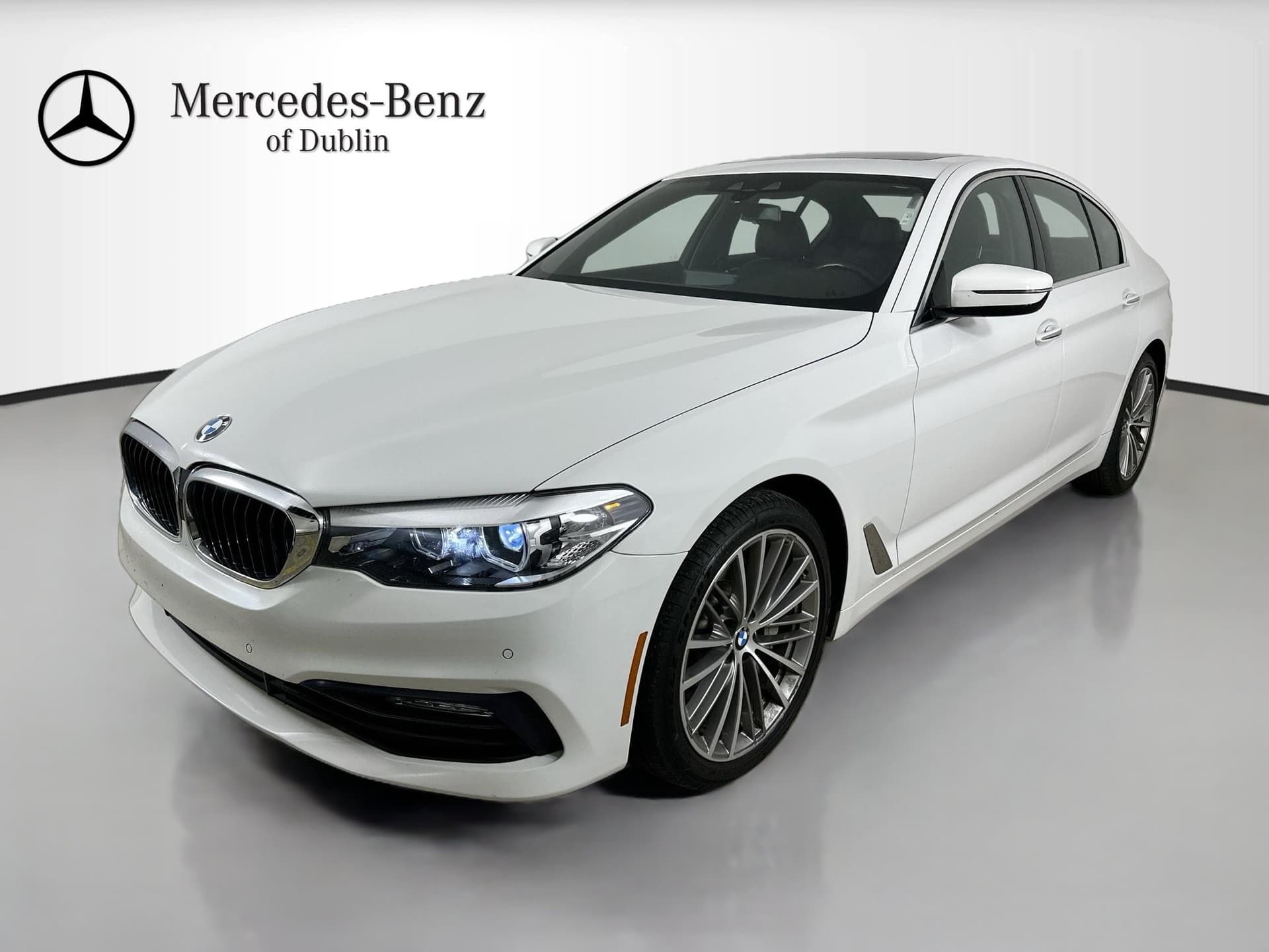 2018 BMW 5 Series 530i xDrive — photo 1 of 14