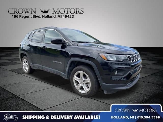 2023 Jeep Compass Latitude — photo 1 of 10