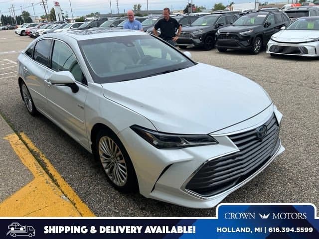 2019 Toyota Avalon Hybrid Limited — photo 1 of 19