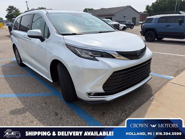 2023 Toyota Sienna XLE — photo 1 of 14