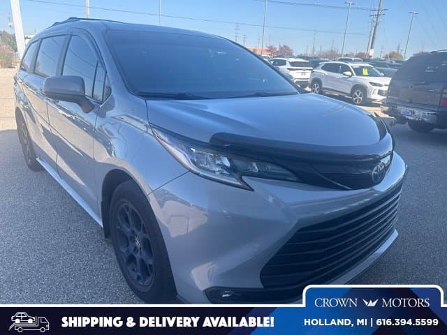 2025 Toyota Sienna Woodland Edition — photo 1 of 15