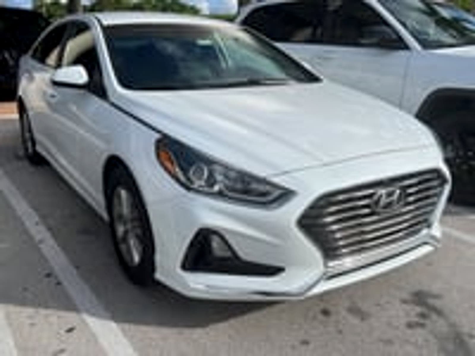 2019 Hyundai Sonata SE — photo 1 of 2